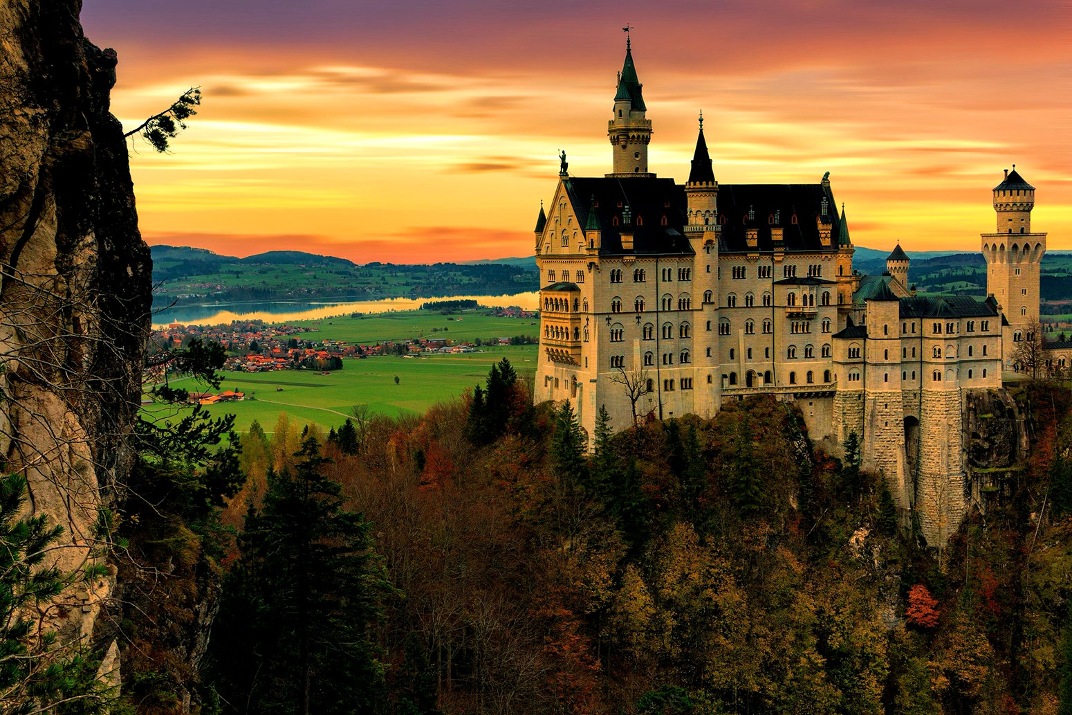 Ngắm Tòa lâu đài Neuschwanstein khi du lịch Đức tự túc