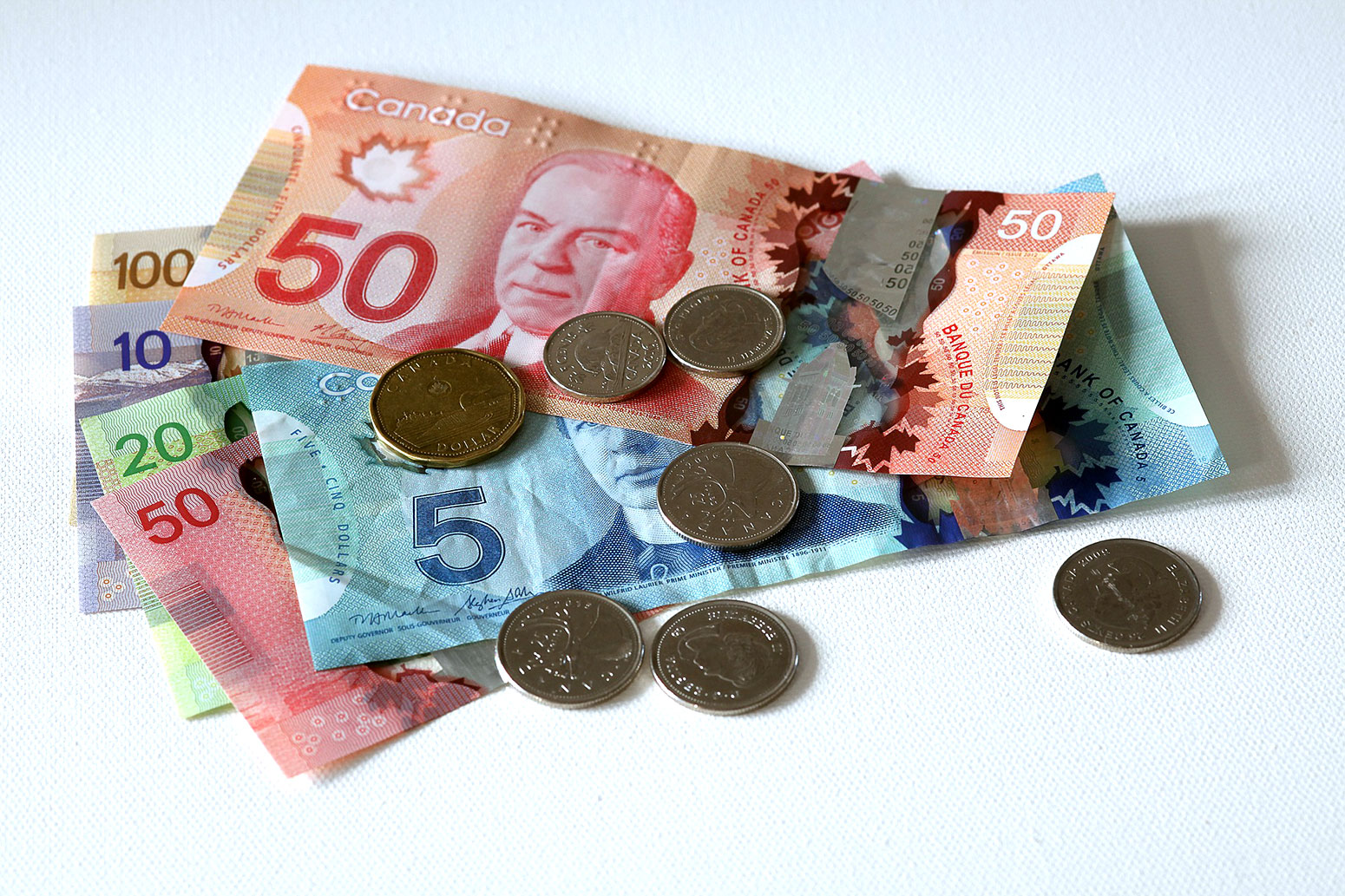 Đổi tiền Cad trước khi đi du lịch bụi Canada
